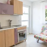 Lila كريس