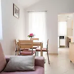 Lila Apartman *
