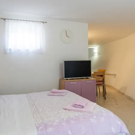 Lila Cres