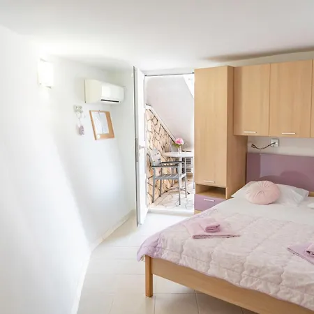 Lila Apartment Cres