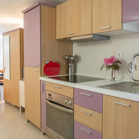 Lila Cres