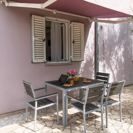 Lila Apartment *