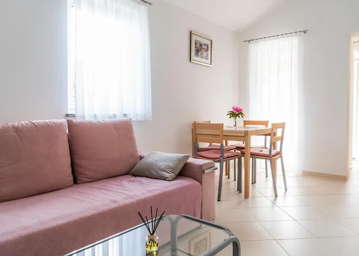 Apartament Lila *